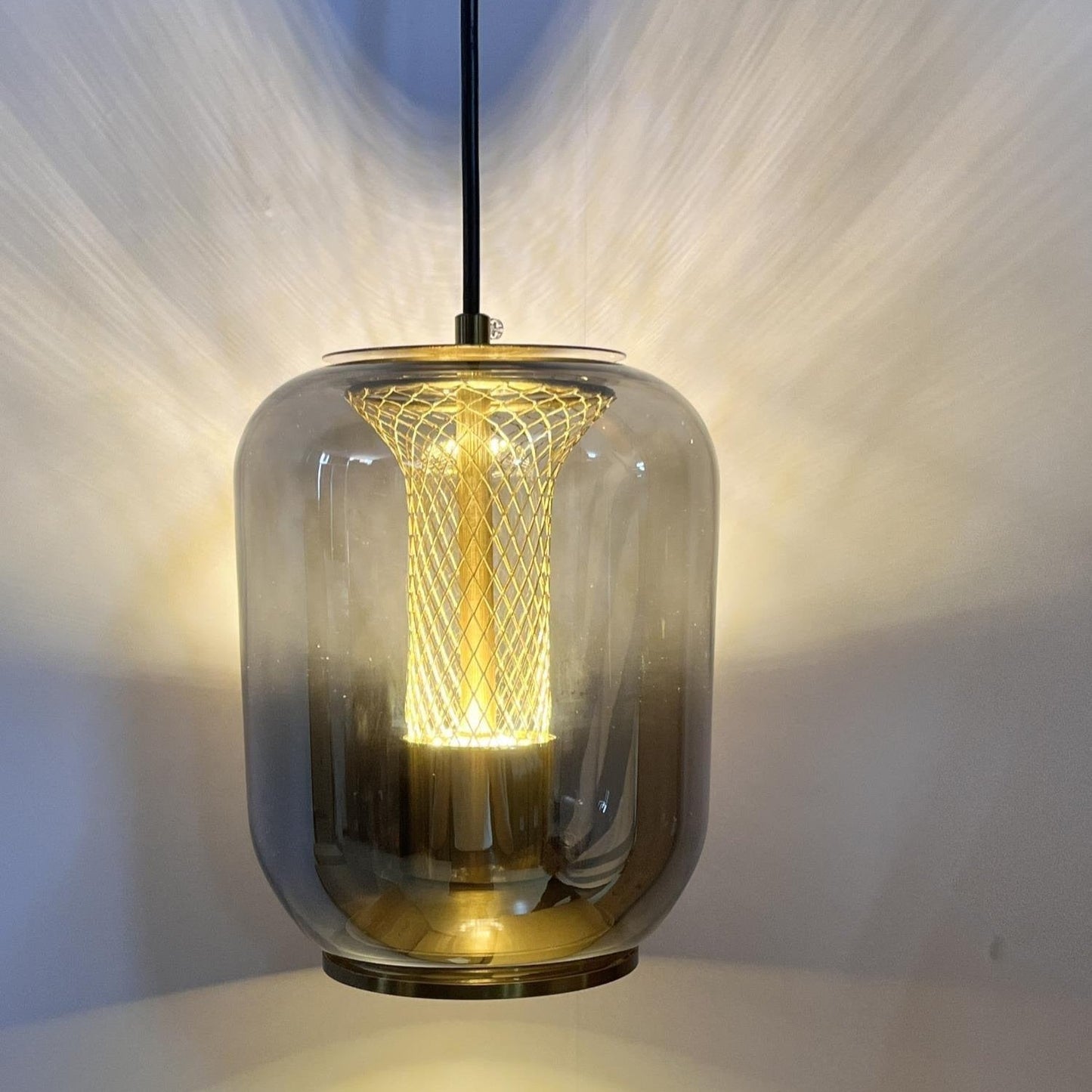 Savanna – Élégante suspension en verre pour espaces de vie élégants