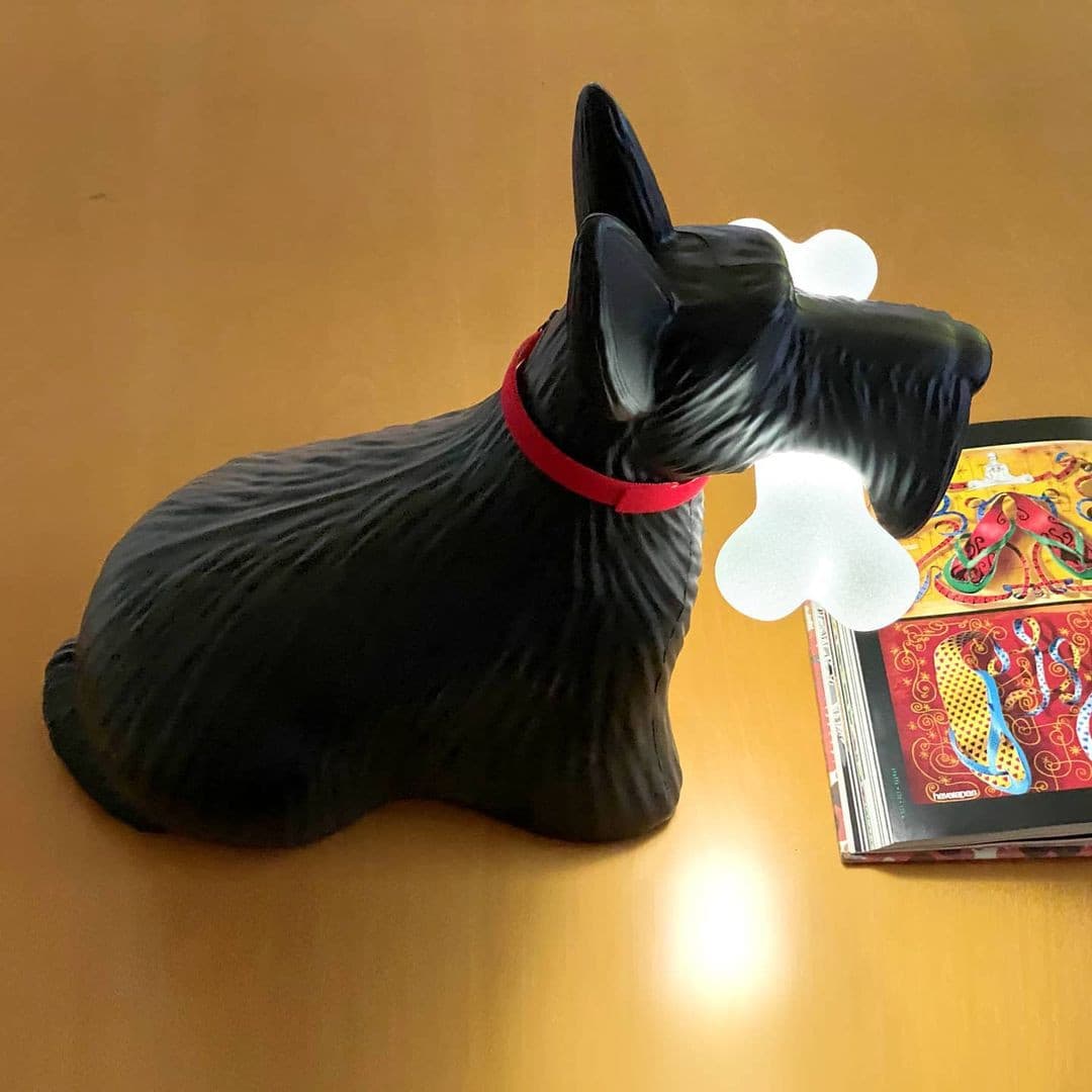 Scottie – Lampe de table en résine