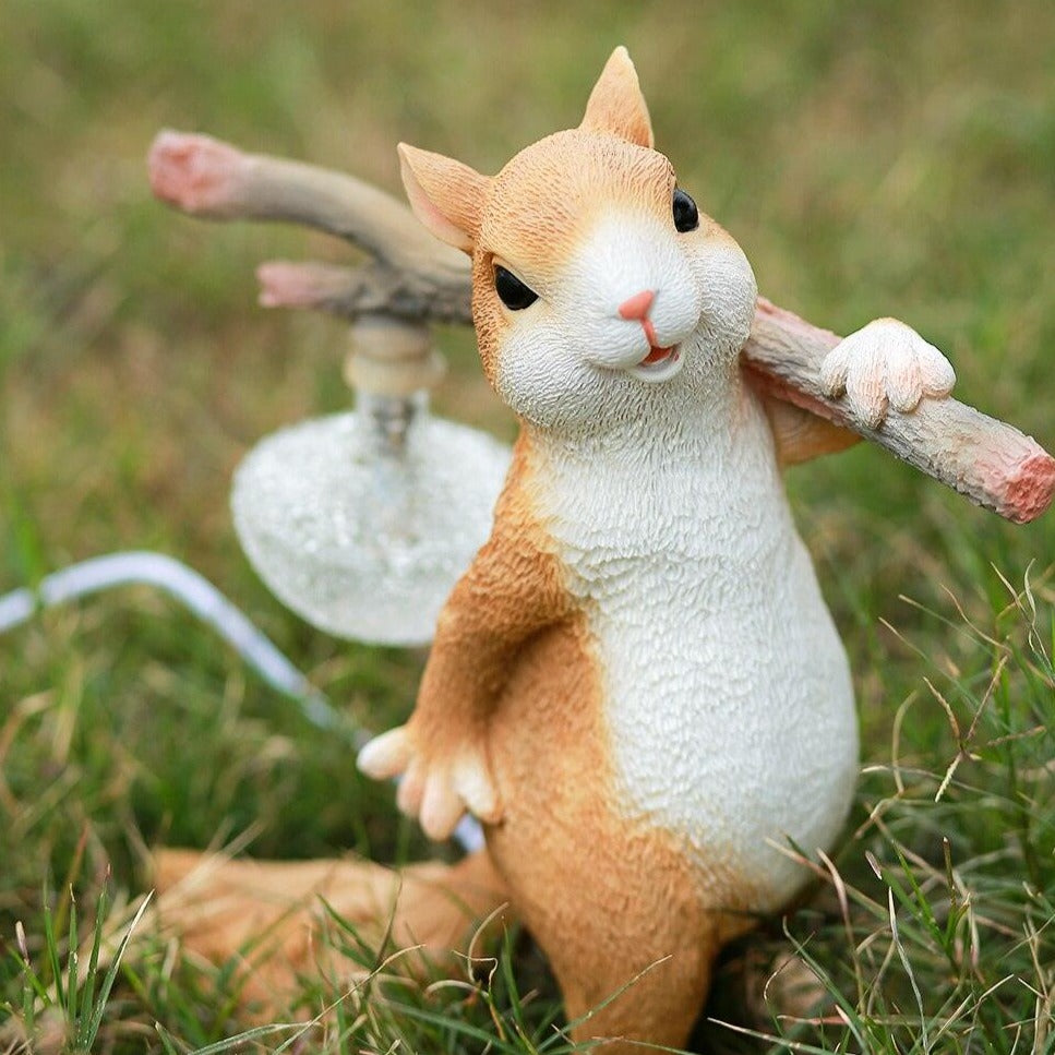 Kelvin – Lampe de table avec figurine d'écureuil : Design ludique rencontre éclairage chaud
