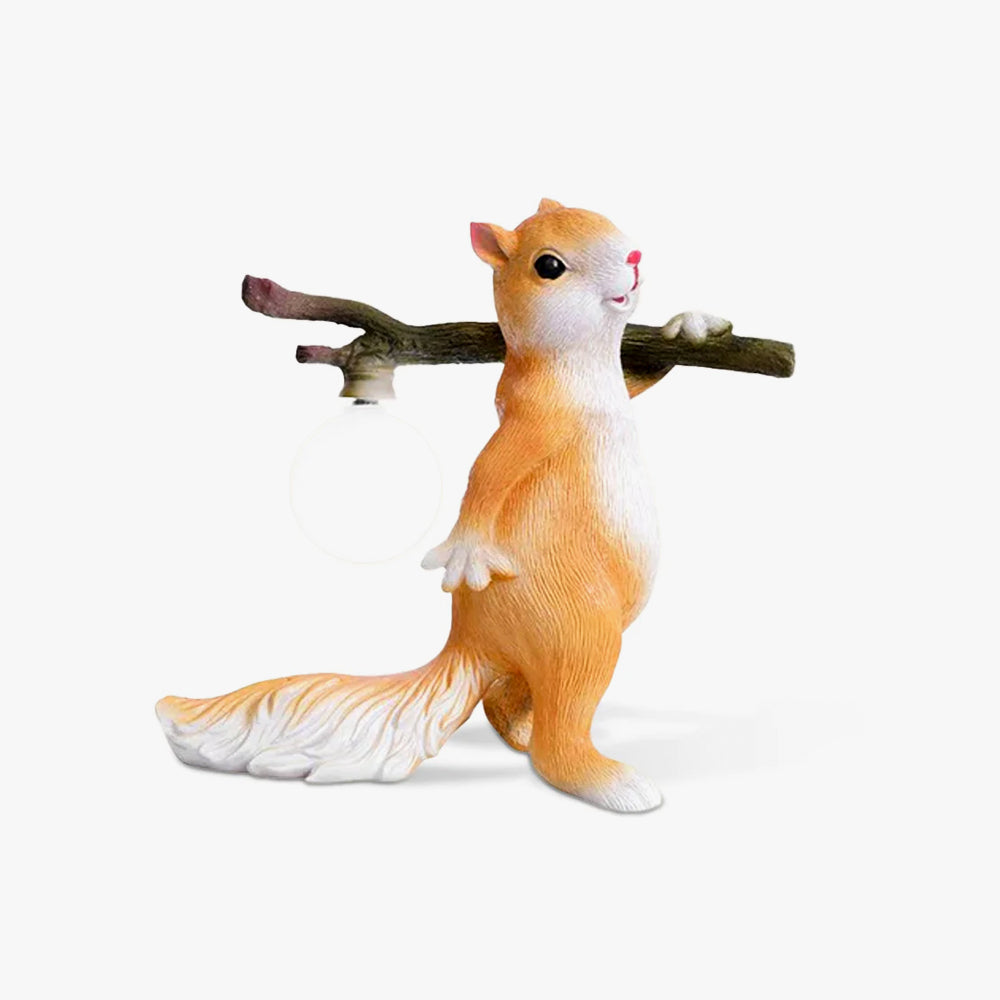 Kelvin – Lampe de table avec figurine d'écureuil : Design ludique rencontre éclairage chaud