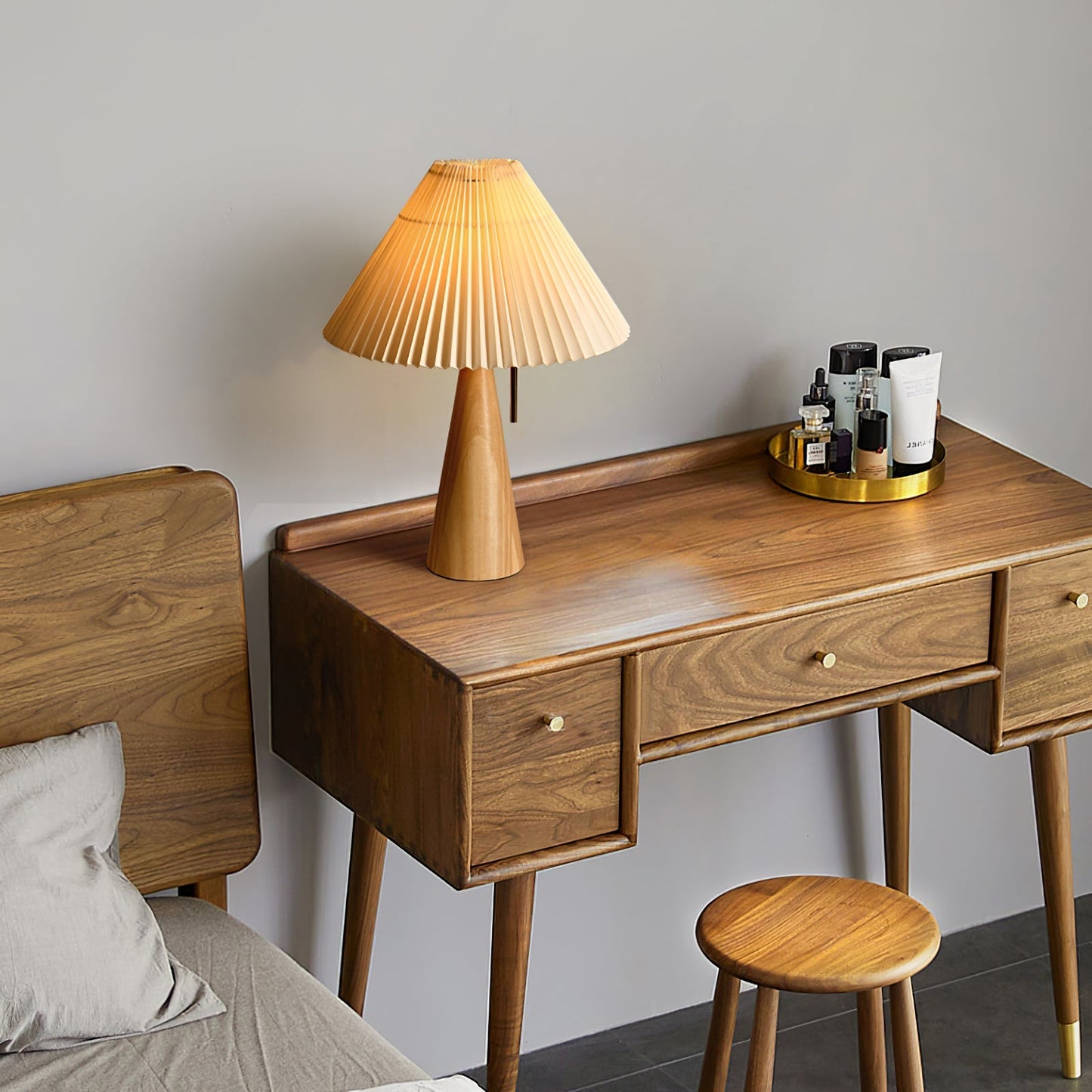 Rami – Lampe de table en bois de noyer