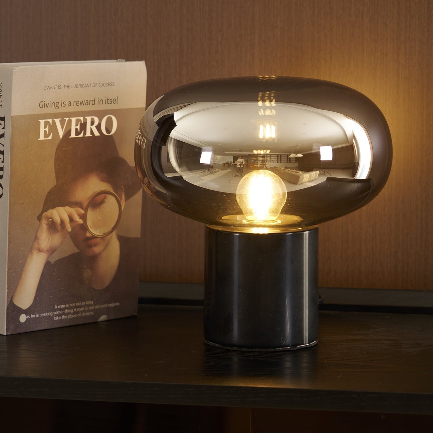 Lin – Lampe de table en verre au design nordique