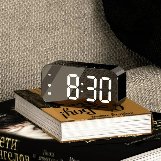 Nelo – Simple Réveil Électronique LED