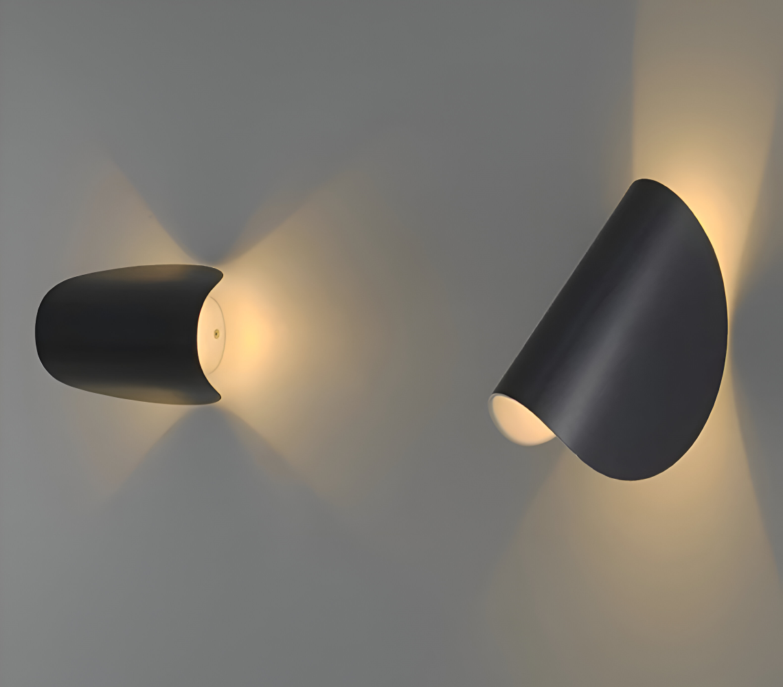 Arcuno – Applique murale en métal orientable
