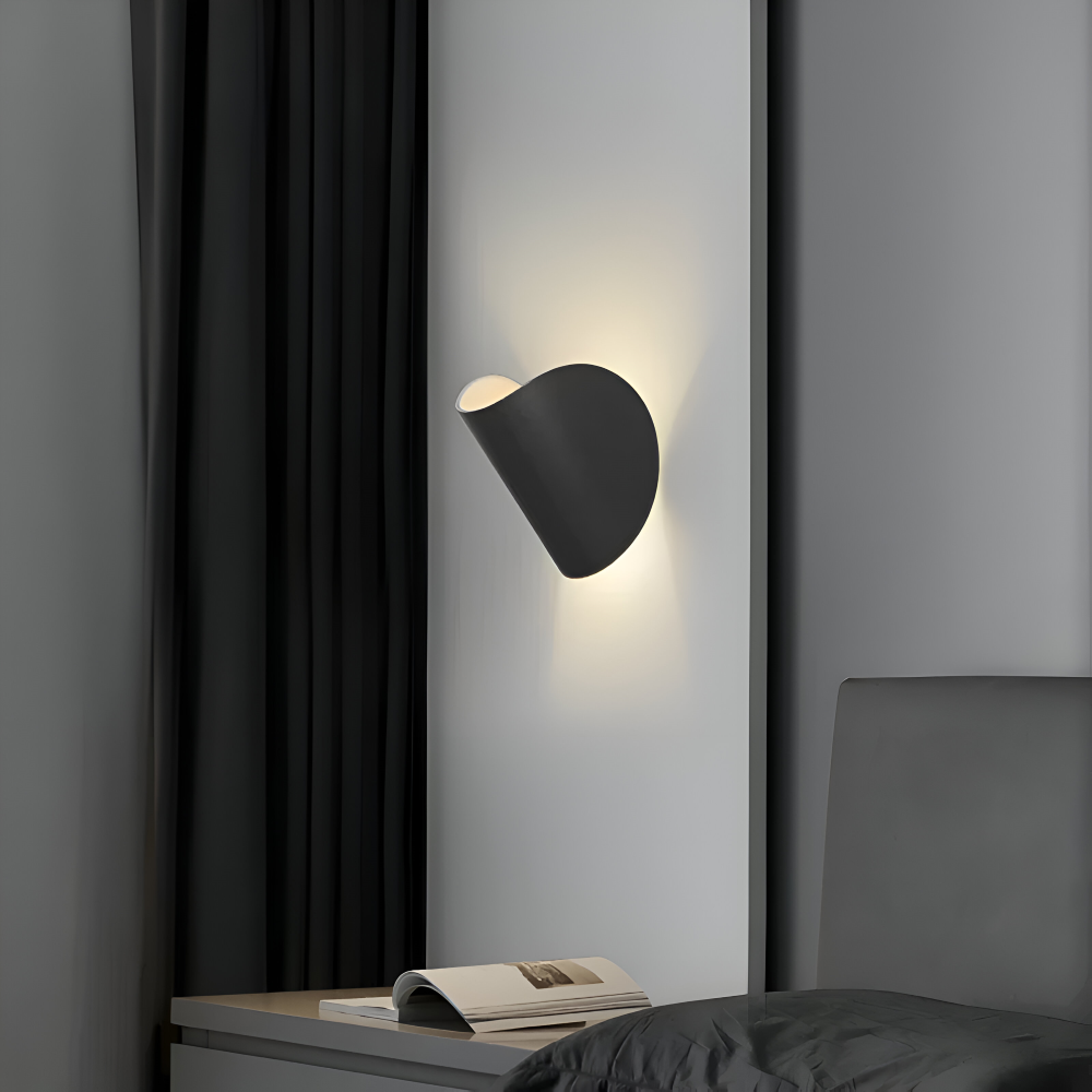 Arcuno – Applique murale en métal orientable