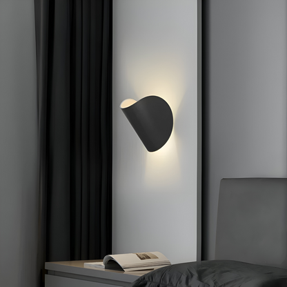 Arcuno – Applique murale en métal orientable