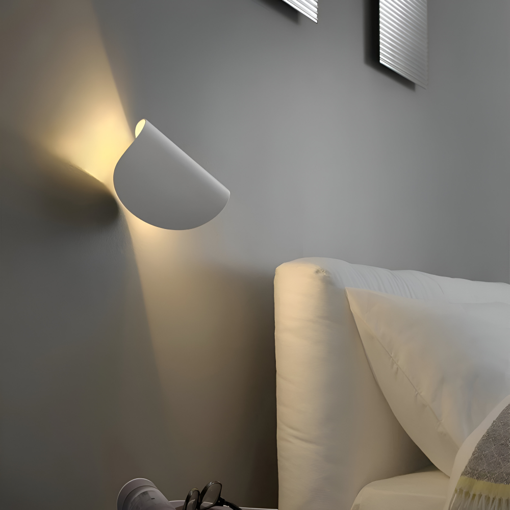 Arcuno – Applique murale en métal orientable