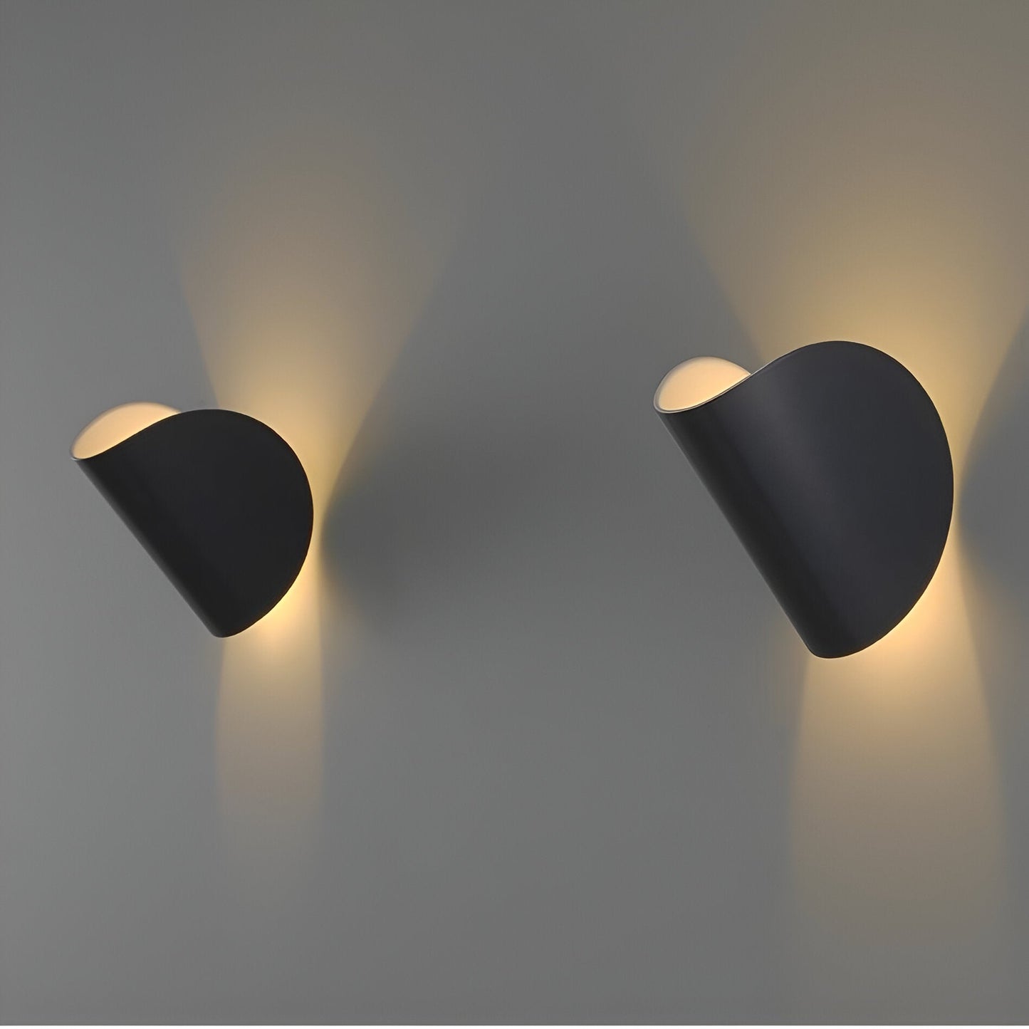 Arcuno – Applique murale en métal orientable