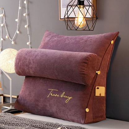 Pilar – Coussin triangulaire avec broderie & appui-tête