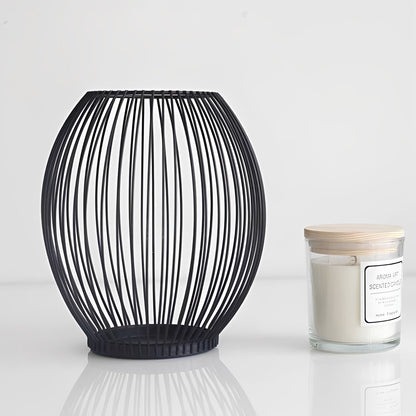 Kuro – Bougeoir en métal noir avec motif ajouré