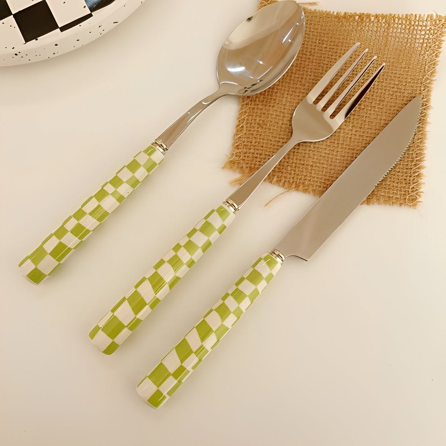 Checka – Ensemble de couverts en céramique au design damier