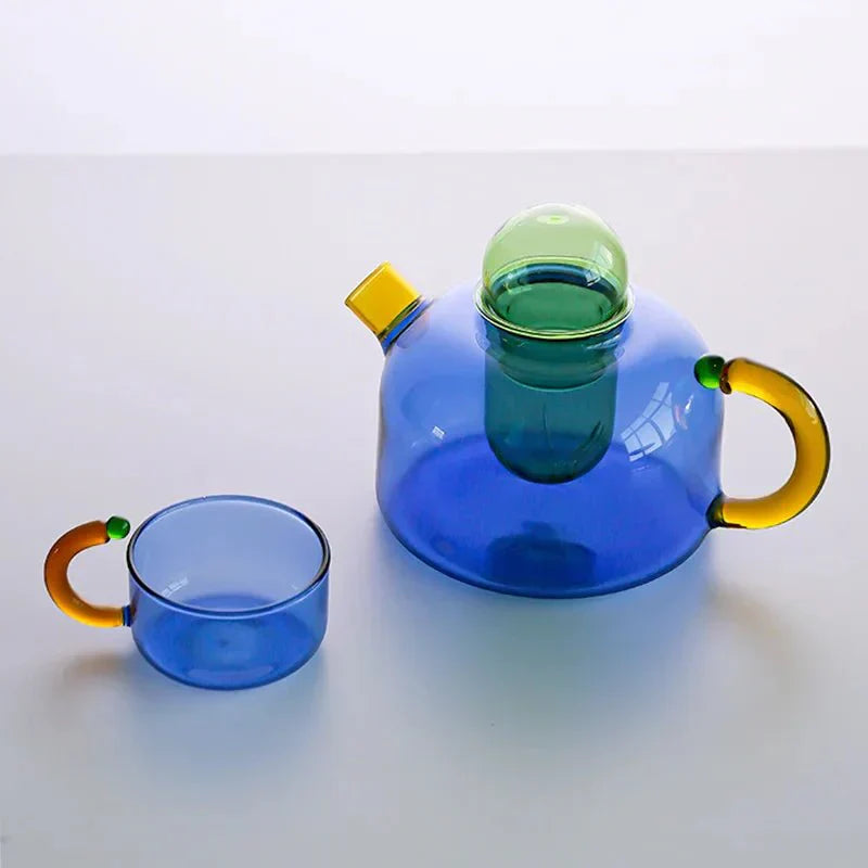 Service à thé en verre coloré – Élégance et contrastes raffinés