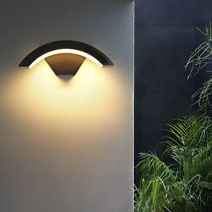 Akagi – Lampe Murale Extérieure LED Incurvée