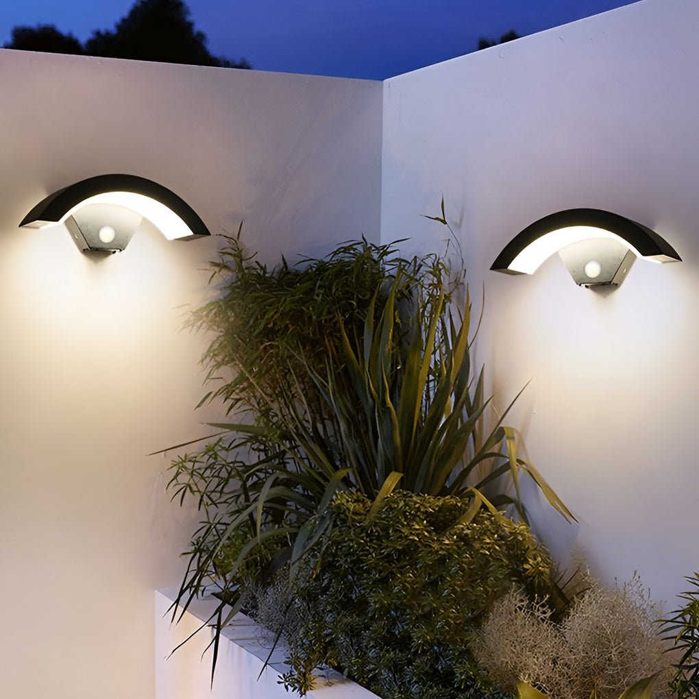 Akagi – Lampe Murale Extérieure LED Incurvée