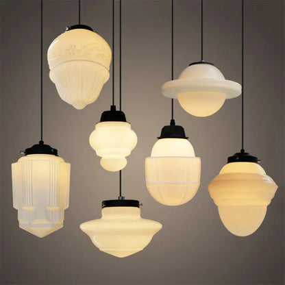 ÉclatVerre – Suspension vintage en verre sculpté au design géométrique