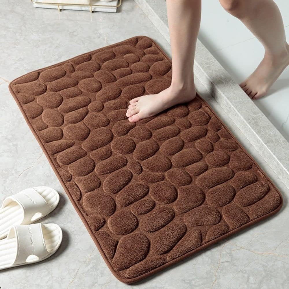 Sori – Tapis en pierre de gué embossé