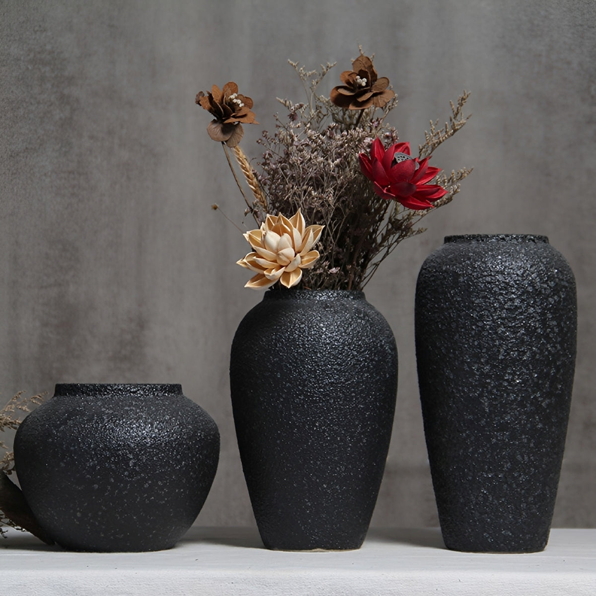 Nera – Vase en céramique noire