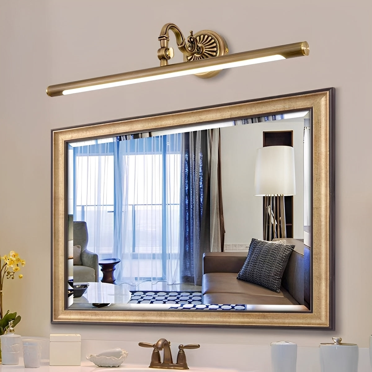 Suki – Élégante lampe de vanité en cuivre