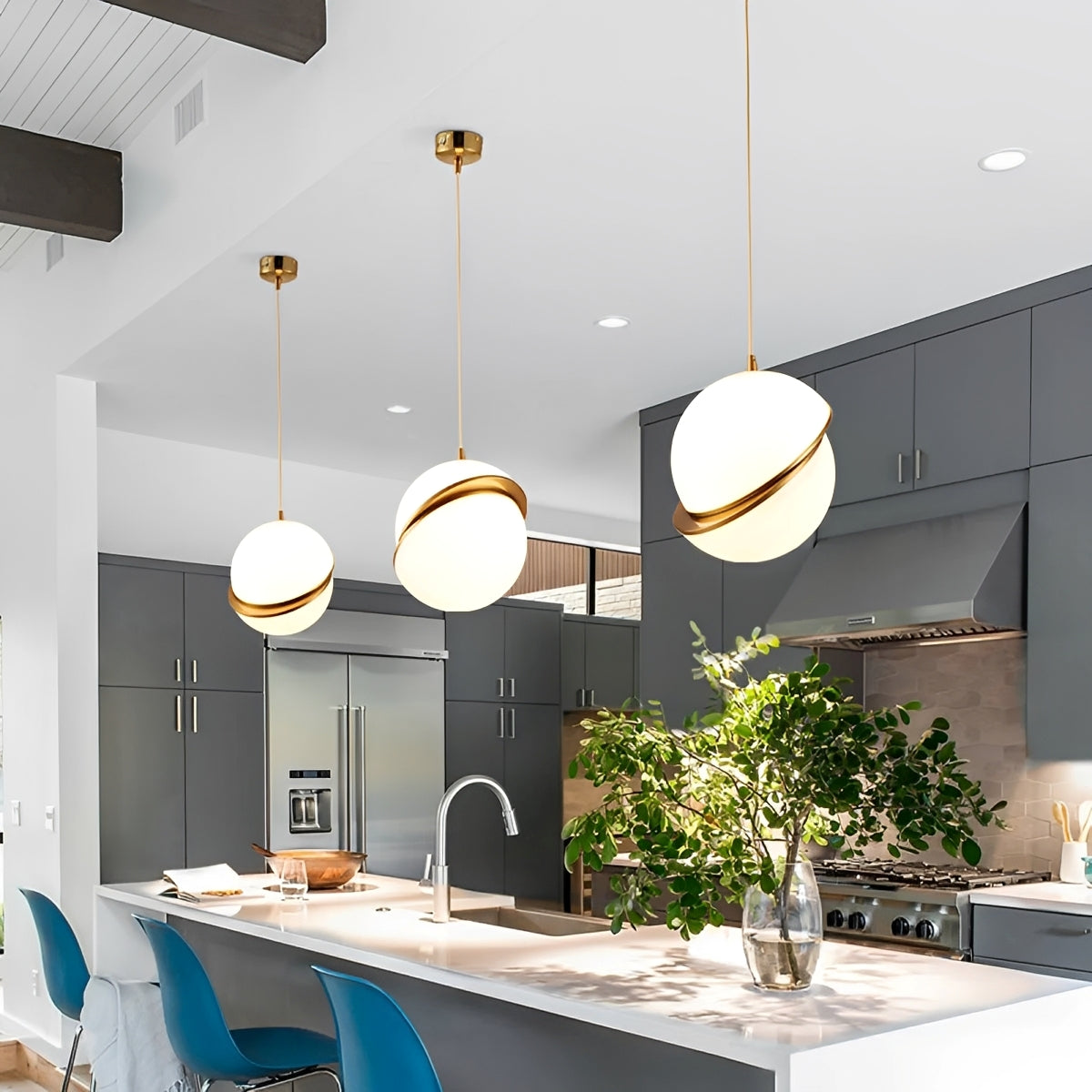 Sorin – Suspension en boule light-luxury nordique