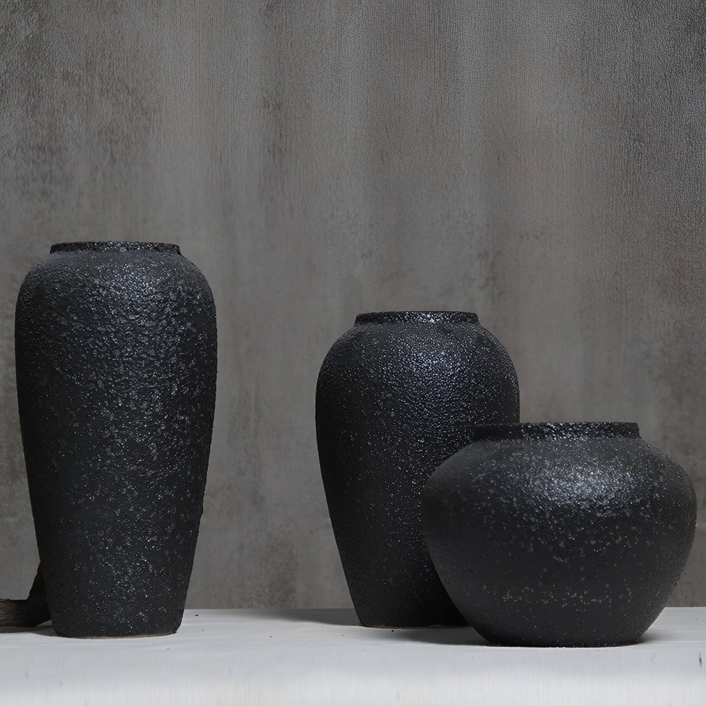 Nera – Vase en céramique noire