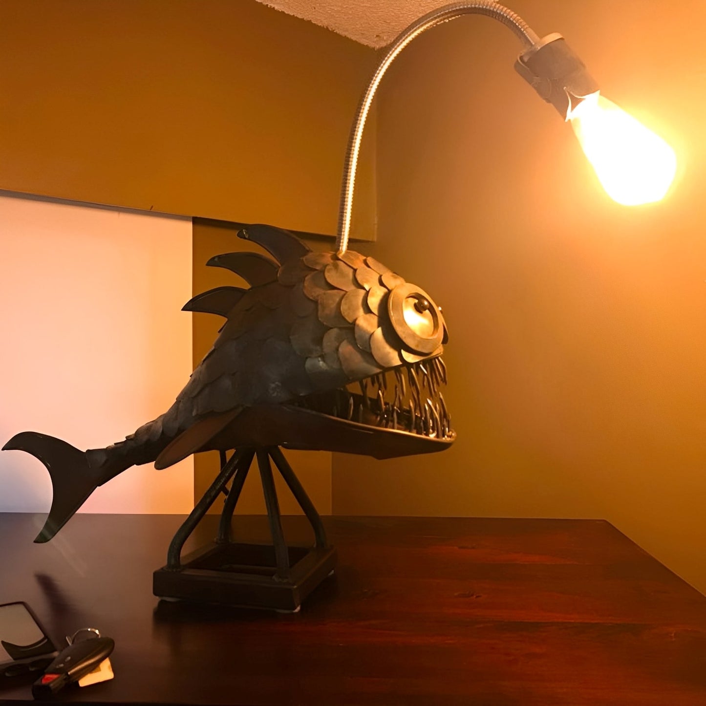 Perina – Lampe de Table Rétro Poisson Pêcheur