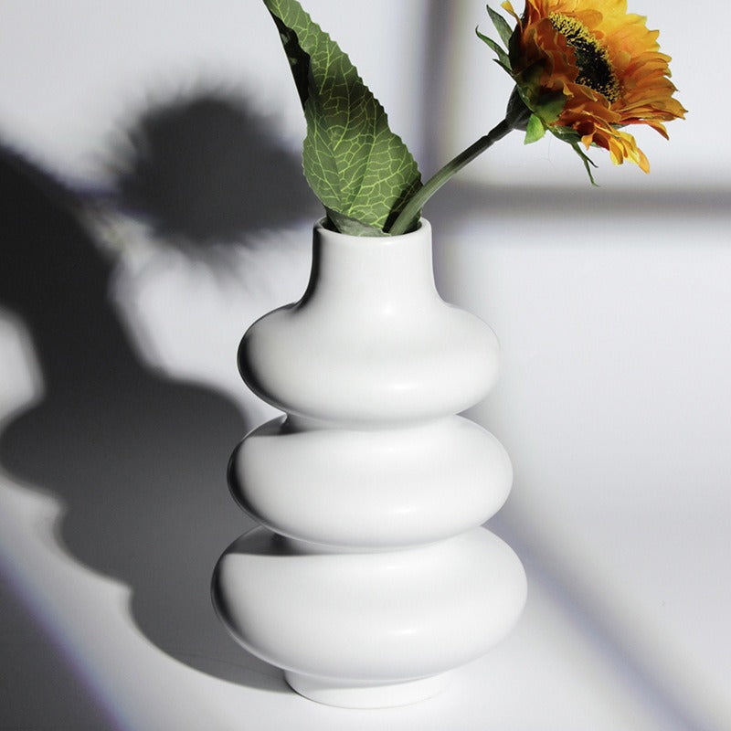 Aure – Vase ronde abstraite en porcelaine