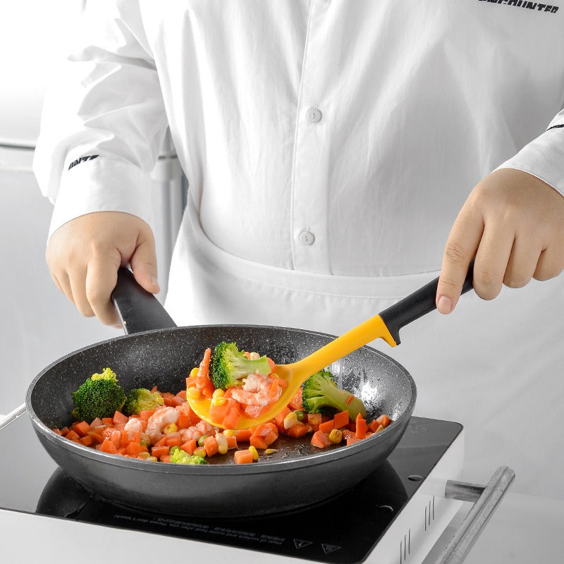 Liora – Set de cuisine en silicone avec poignée en bois et support