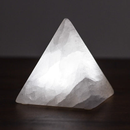 Astra – Lampe Pyramide en Pierre Naturelle
