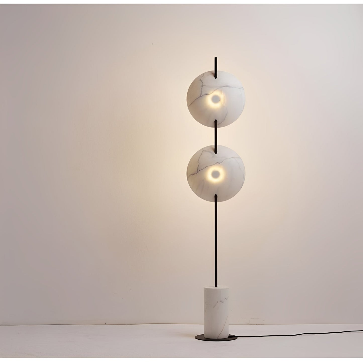 Mariel – Lampadaire en marbre blanc