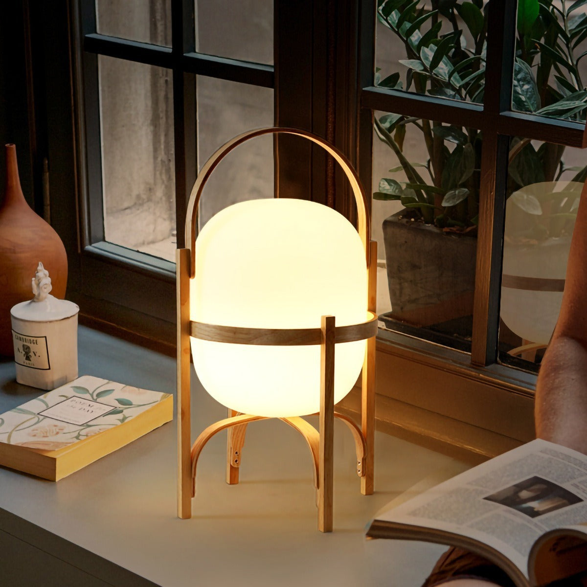 Malin – Lampe Debout en Bois & Verre