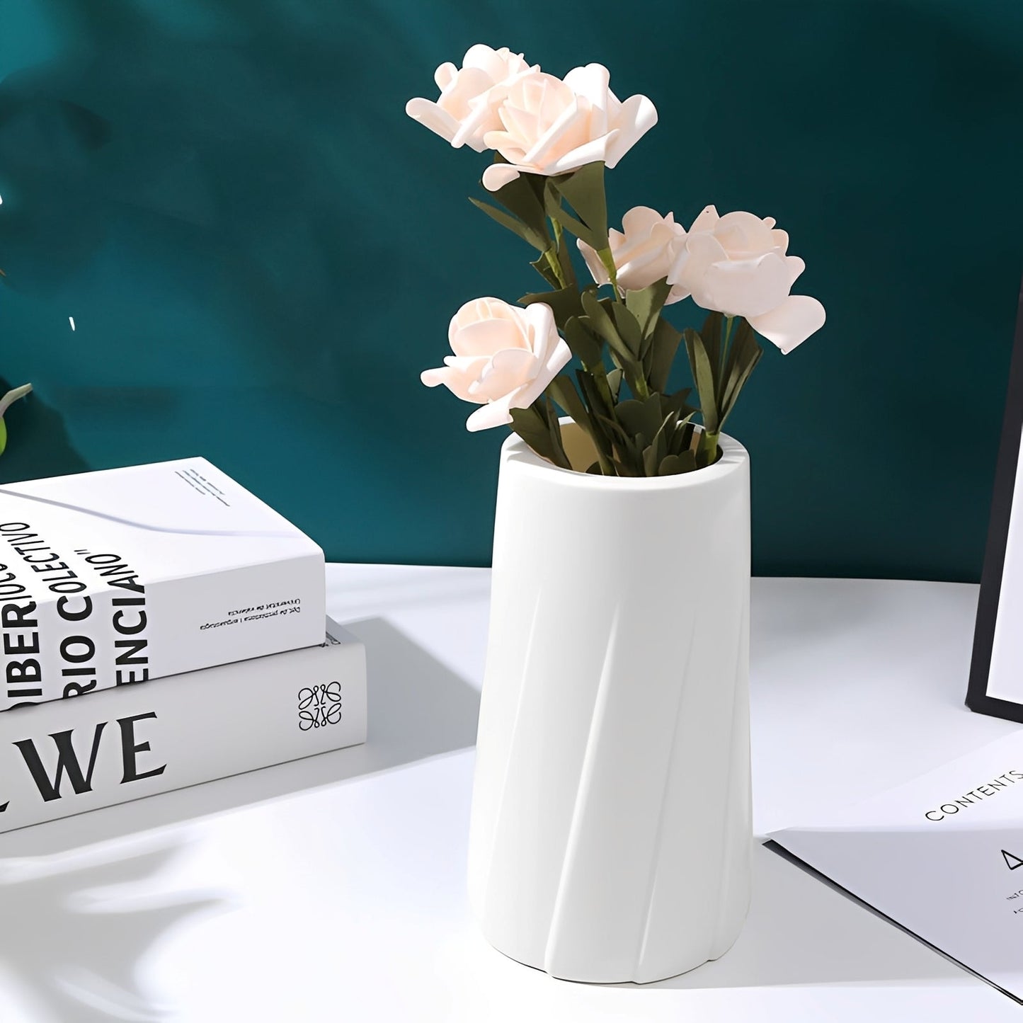 Celeste – Vase à pétales en minimalisme moderne