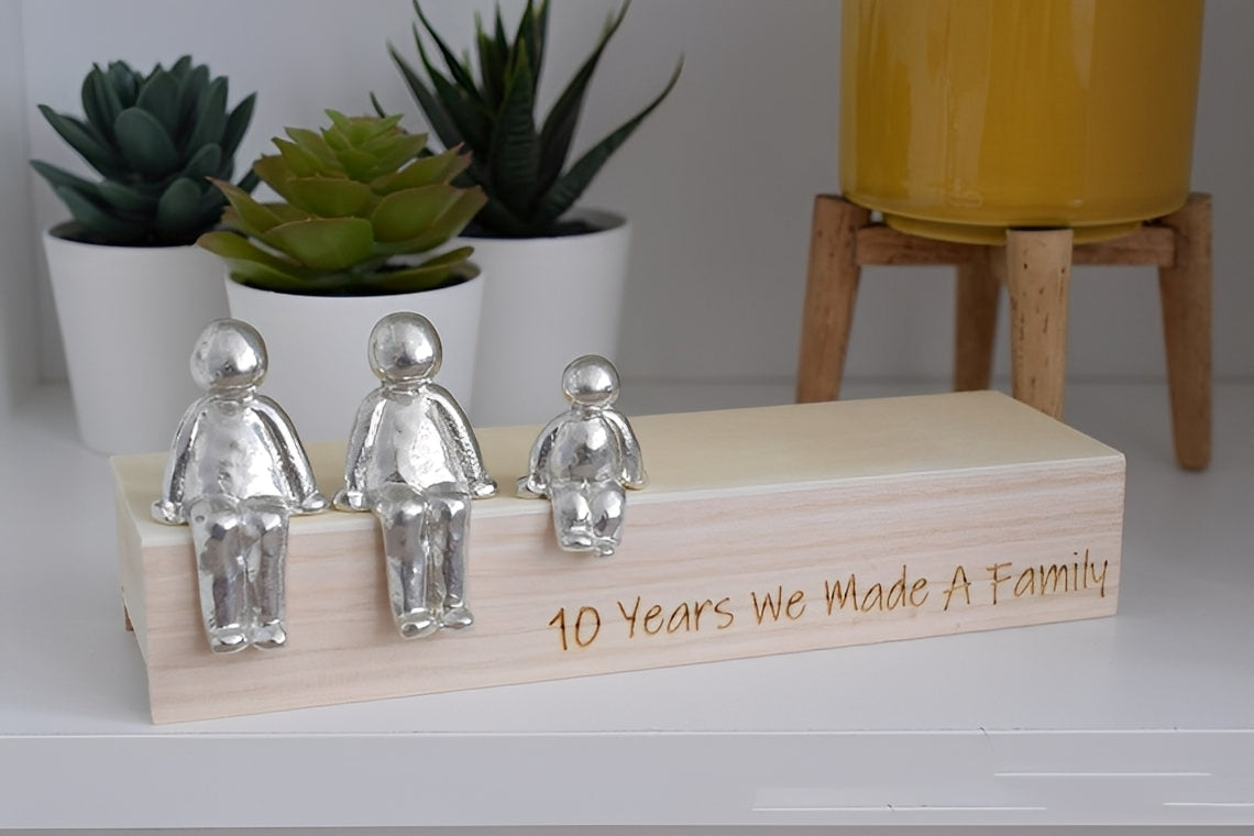 Bande de Cœur – Figurine Familiale Fabriquée à la Main en Résine