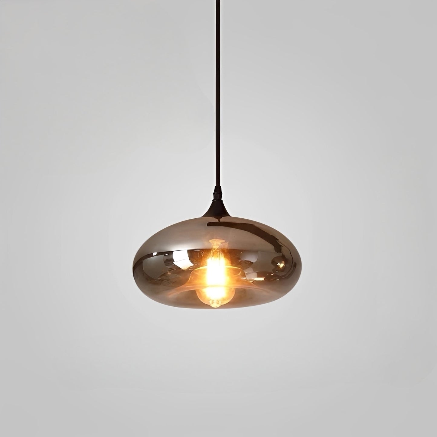Santara – Lampe suspendue en verre au caractère fort