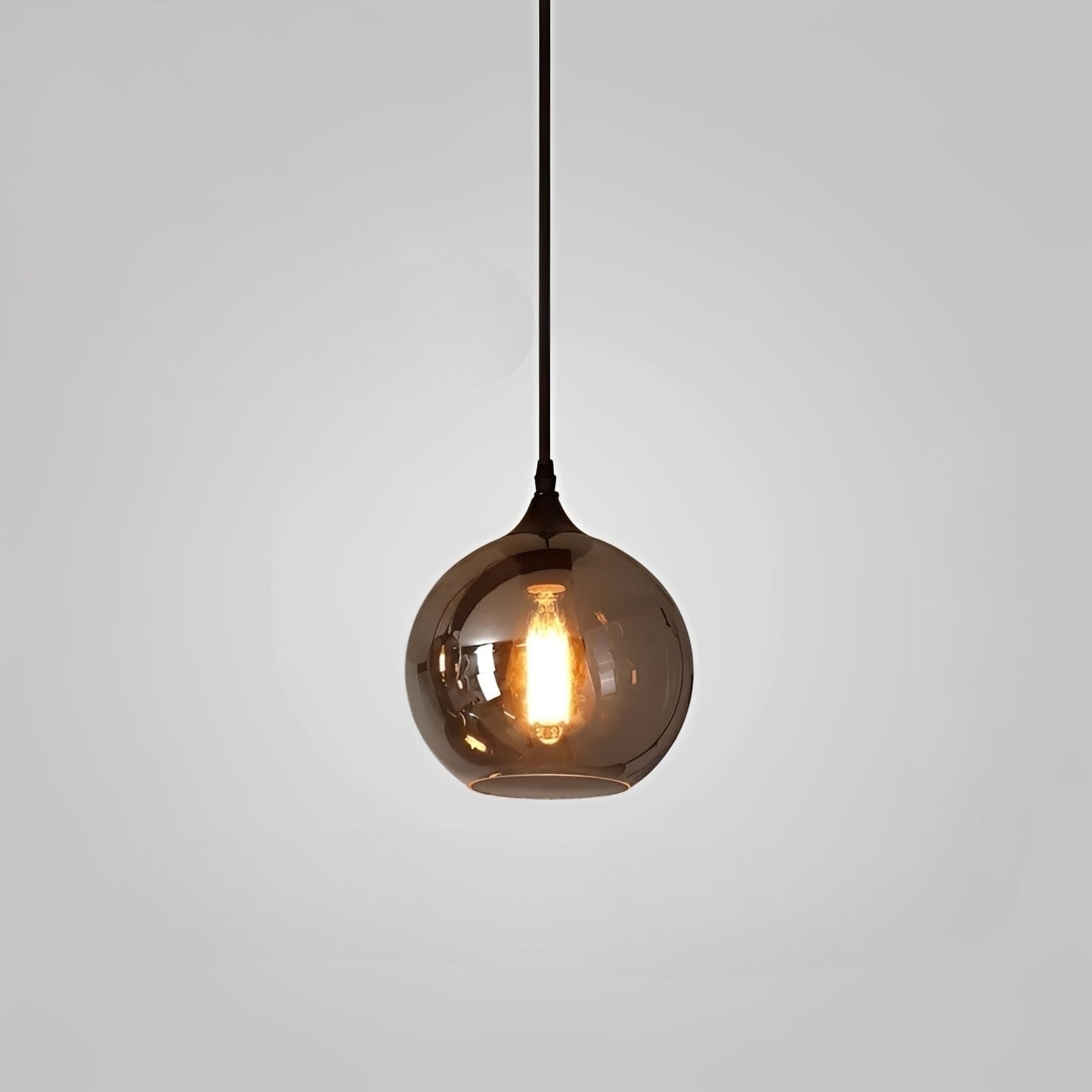 Santara – Lampe suspendue en verre au caractère fort