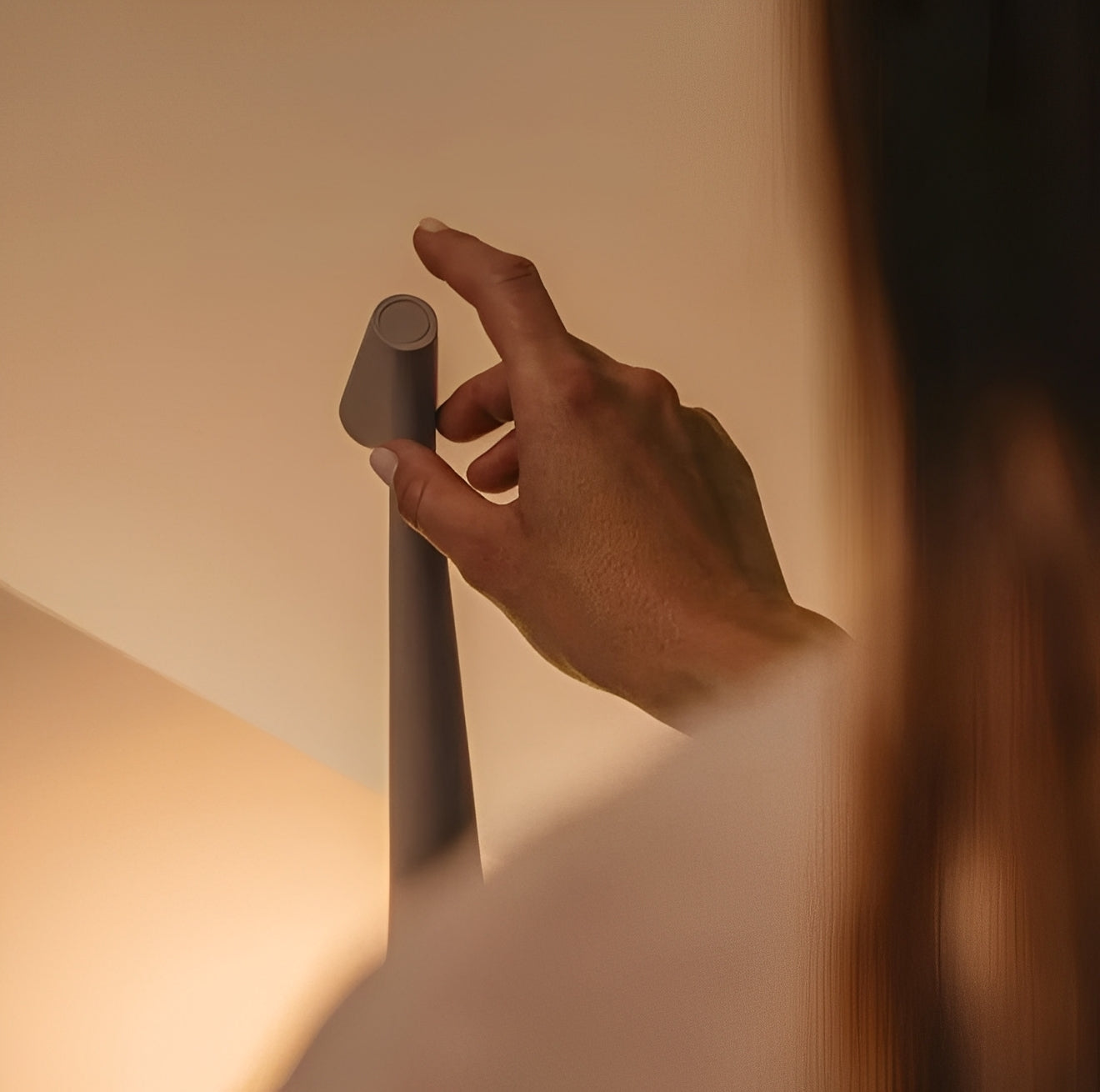 Nelia – Lampe de nuit créative avec haut pied
