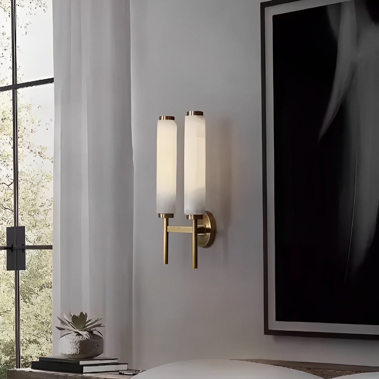 Vivia – Applique moderne avec accents en marbre : Élégance stylisée pour vos murs