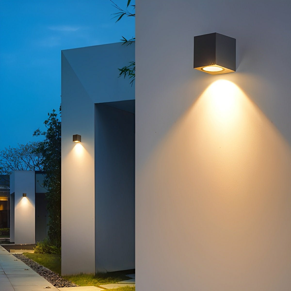 Lora – Lave-murale extérieure carrée moderne