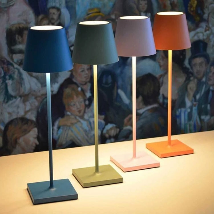 Lerio – Lampe de table de charge LED en aluminium