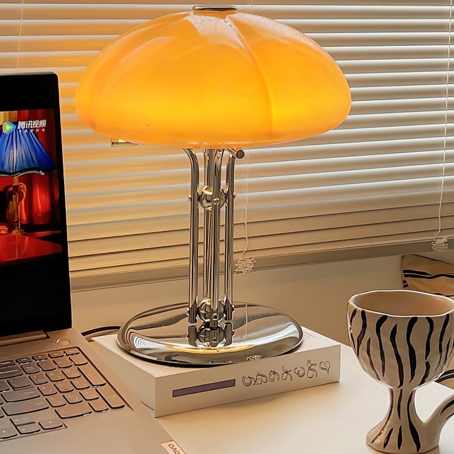 Noemi – Lampe de table créative en citrouille