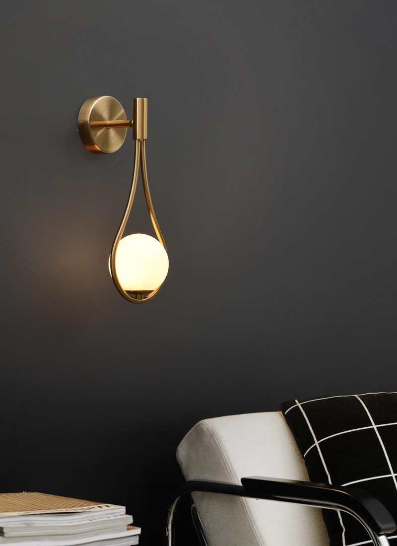 Aurora - Applique murale dorée avec globe en verre