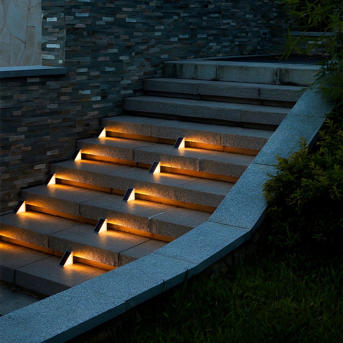 Solin – Lampes de marche solaires LED triangulaires intelligentes