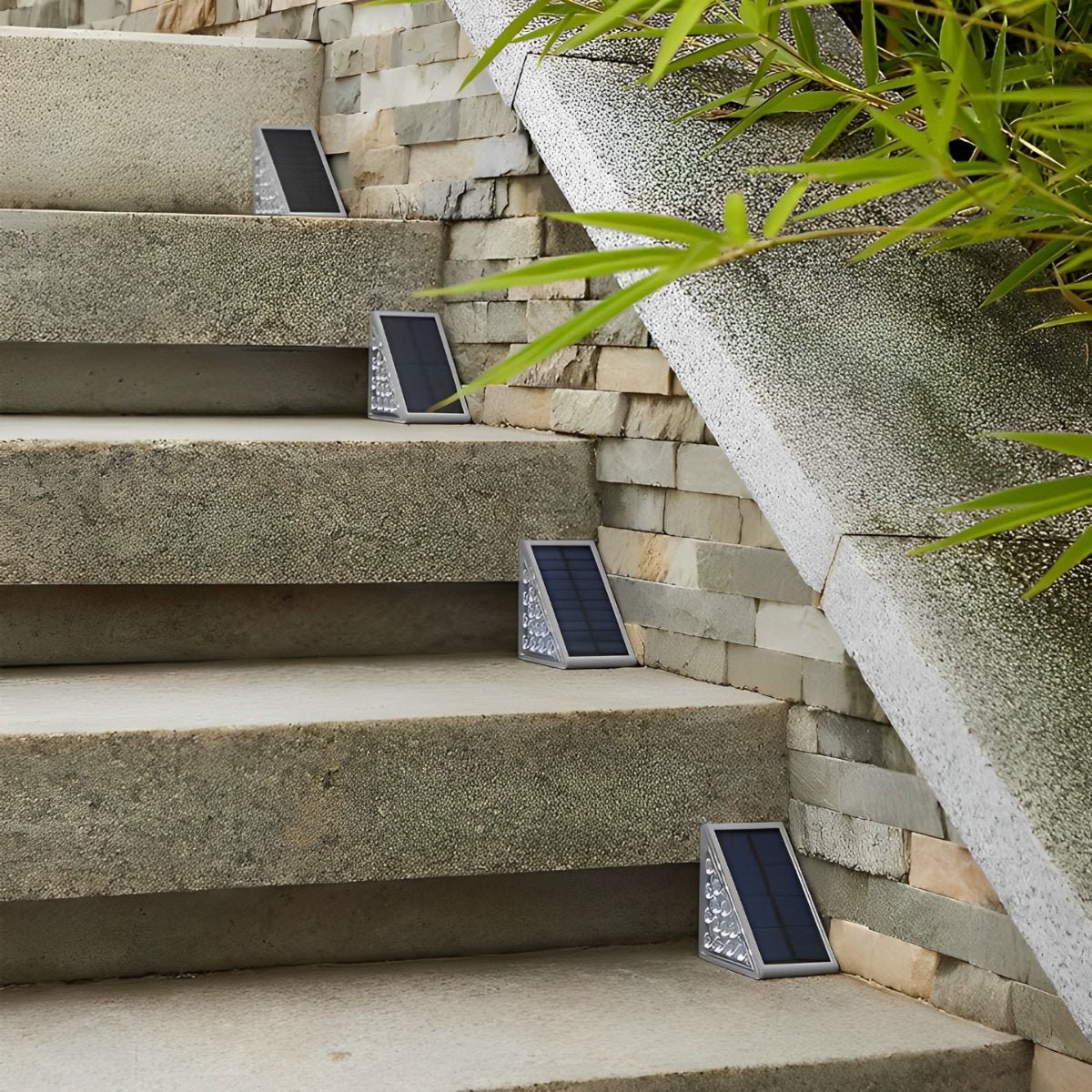 Solin – Lampes de marche solaires LED triangulaires intelligentes