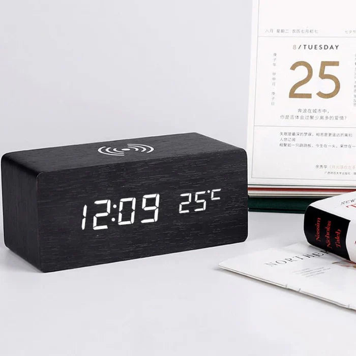 Nio – Réveil LED en bois