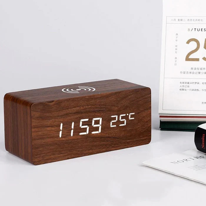 Nio – Réveil LED en bois